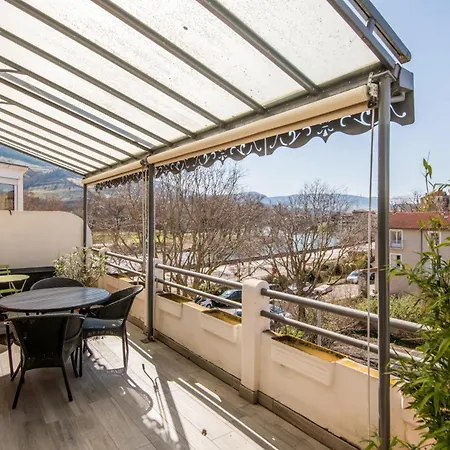 L'echappee Verte Pour Six Personnes Avec Terrasse, Place De Parking Millau