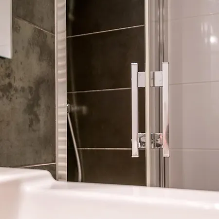 L'echappee Verte Pour Six Personnes Avec Terrasse, Place De Parking Daire Millau