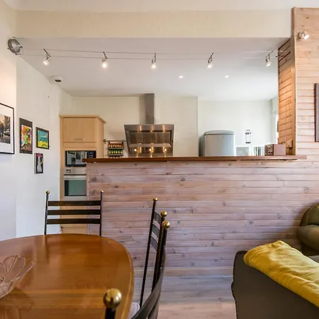 Appartement L'echappee Verte Pour Six Personnes Avec Terrasse, Place De Parking