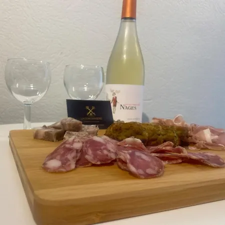 L'echappee Verte Pour Six Personnes Avec Terrasse, Place De Parking Apartament Millau